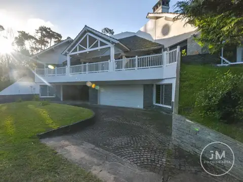 CASA EN VENTA CARILÓ CERCA DEL MAR