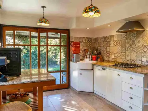 Casa 6 ambientes con 3 baños