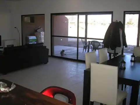 Casa en Alquiler con 2 cocheras