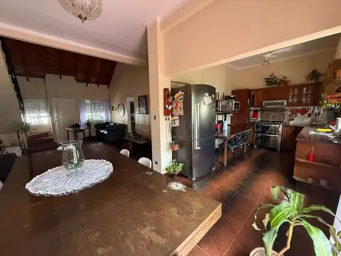 Casa 7 ambientes con 3 baños