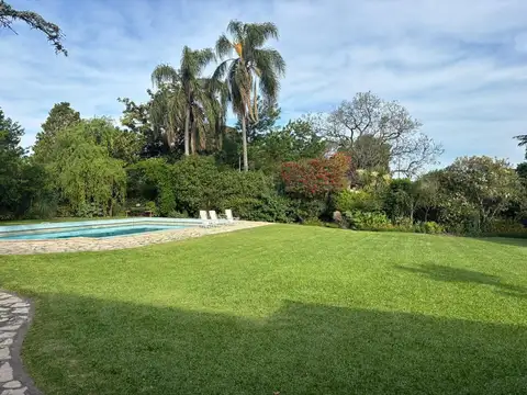 Casa en Alquiler Temporal con 4 cocheras