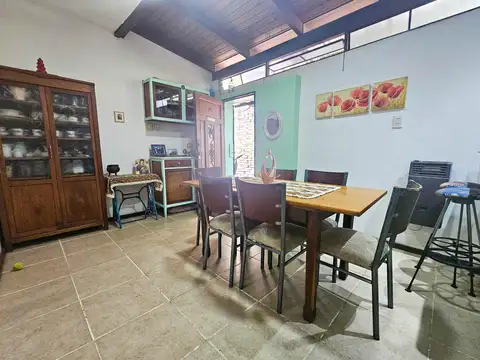 Depto Tipo Casa 4 ambientes con 2 baños