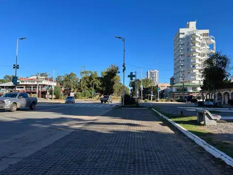 De las Toninas e/ Avenida Bunge y Avenida de Las Artes