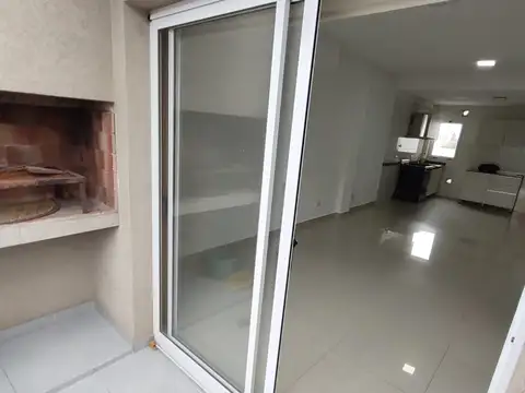 MONOAMBIENTE (A NUEVO) – MATADEROS – ¡Con Balcón a la calle, Parrilla y opción de Cochera!