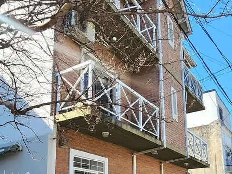 OPORTUNIDAD APTO CREDITO PH/ DEPTO - PATIO  HAEDO