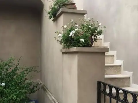 Casa en Venta con 4 cocheras