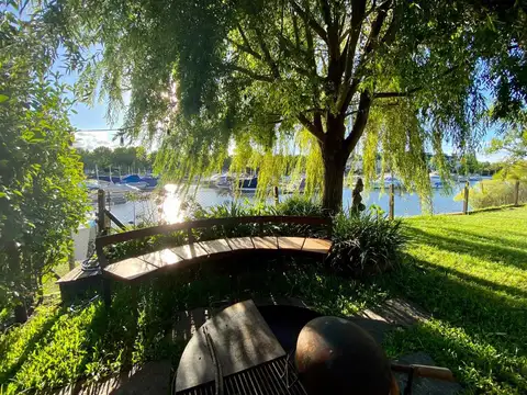 Casa 8 ambientes con 4 baños