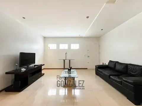 VENTA CASA 3 AMB LINIERS JARDIN PARRILLA