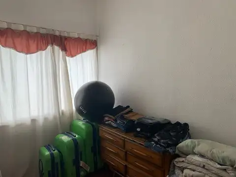 Casa 4 amb. con cochera y patio en barrio Naval Excelente estado!