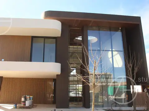 Casa 6 ambientes con 4 baños