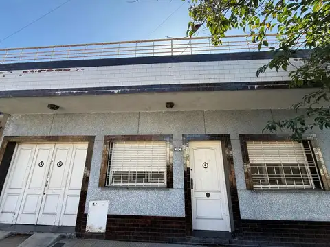 Venta de Casa con jardin y cochera