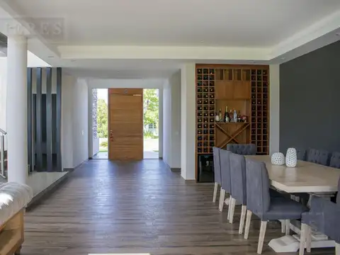 Casa 5 ambientes con 3 baños