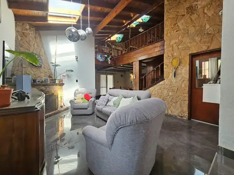 Casa 6 ambientes con 3 baños