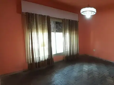Venta casa 3 ambientes, cochera, quincho QUILMES