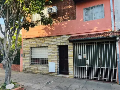 VENTA CASA  4 AMB. TIPO PH AL FRENTE VICENTE LOPEZ