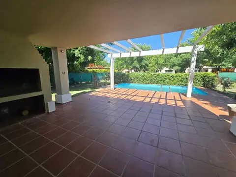 Casa 4 ambientes con 3 baños