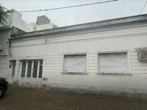 CASA EN VENTA EN LA PLATA, IDEAL CONSTRUCTOR