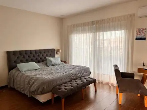 Casa de 6 ambientes con piscina climatizada en Terralagos, barrio Playa. Canning, Ezeiza.