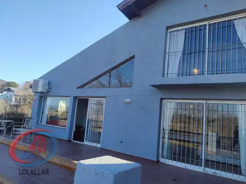 COMPLEJO FRENTE AL LAGO CON GRAN POTENCIAL, OPORTUNIDAD UNICA!