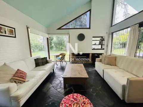 Casa 5 ambientes con 4 baños