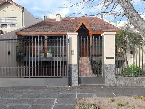 Excelente chalet 5 amb. en Barrio Güemes, Haedo