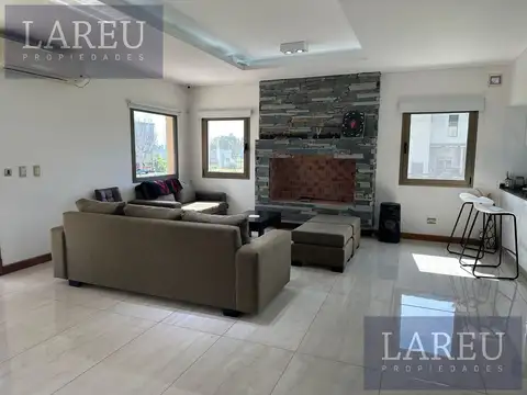 Casa 7 ambientes con 4 baños