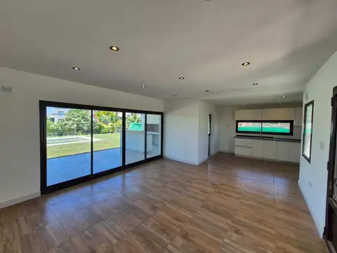 Casa 4 ambientes con 3 baños