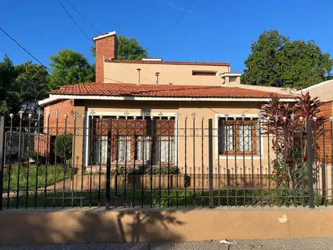 Casa 3 dorm. Barrio Empalme. Apto Bancor