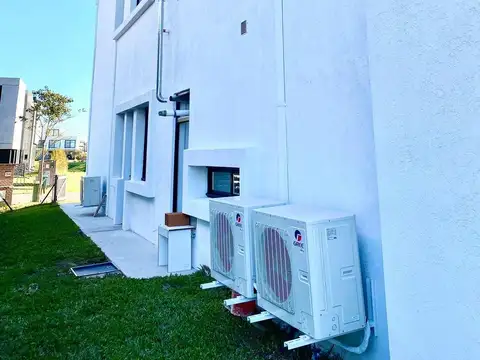 Casa 6 ambientes con 5 baños