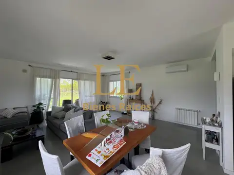 Casa en Venta con 4 cocheras