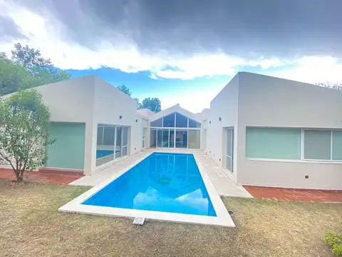 Casa en Venta con 2 cocheras