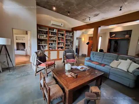 Casa en Venta con 4 cocheras