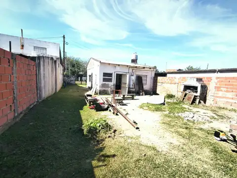 Casa 2 ambientes con 1 baño