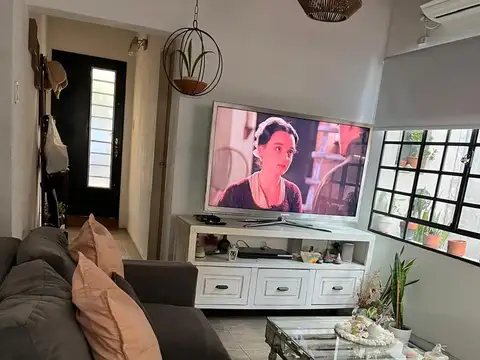 Depto Tipo Casa en Venta en Villa Elvira, USD 75.000