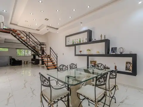 VENTA CASA 4 AMBIENTES C/COCHERA, 2 PATIOS, QUINCHO Y TERRAZA EN PARQUE CHACABUCO C.A.B.A.