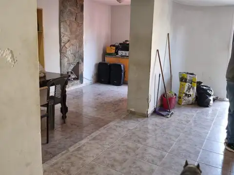 Casa 6 ambientes con 2 baños