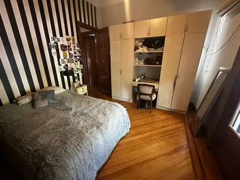 EXCELENTE CASA DE ESTILO SOBRE LOTE PROPIO - ÚNICA EN LA ZONA