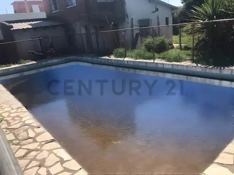 Tu lugar en el mundo...Venta casa de Casaquinta de 4 AMBIENTES + DEPARTAMENTO +LOCAL COMERCIAL en Ca