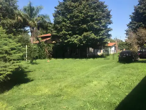 Tu lugar en el mundo...Venta casa de Casaquinta de 4 AMBIENTES + DEPARTAMENTO +LOCAL COMERCIAL en Ca