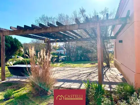 Casa en Venta con 2 cocheras