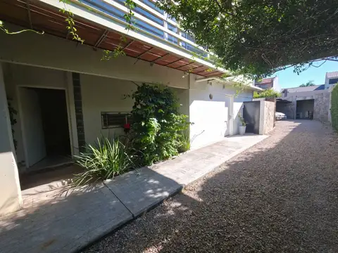 VENTA TRIPLEX. QUINCHO Y COCHERA.  OLIVOS