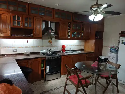 Casa 4 ambientes con 3 baños