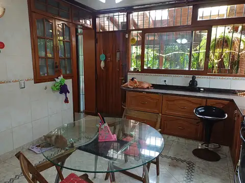 Casa en Venta con 2 cocheras