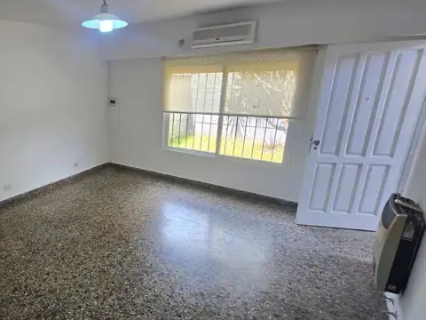 Depto Tipo Casa en Alquiler de 3 ambientes