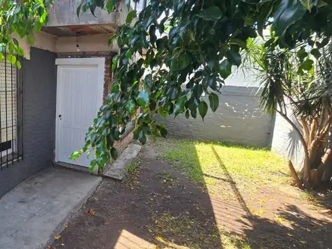 Depto Tipo Casa en Alquiler de 2 dormitorios