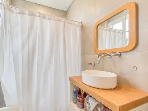 Casa 7 ambientes con 4 baños