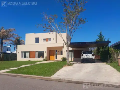 Casa en San Matías . 5 dormitorios , 3 en P baja y 2 en suite en P. alta! gran estar y galería!