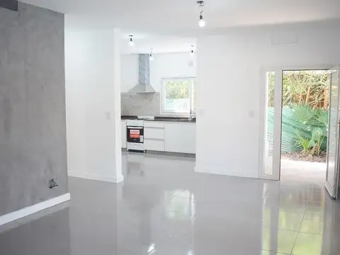 Casa en Venta con 3 cocheras