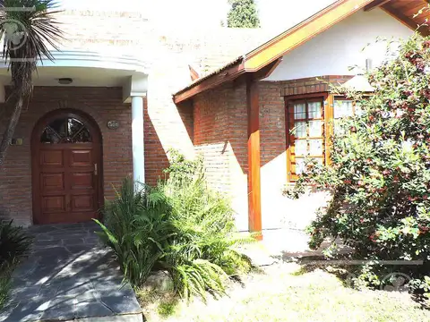 Casa en Venta en Berazategui, USD 390.000