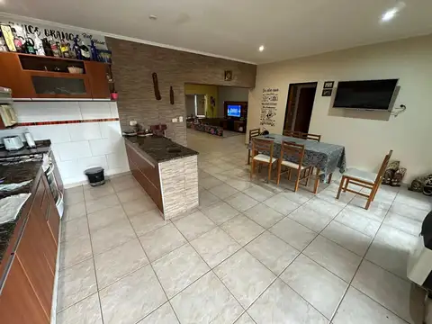 Casa 5 ambientes con 1 baño